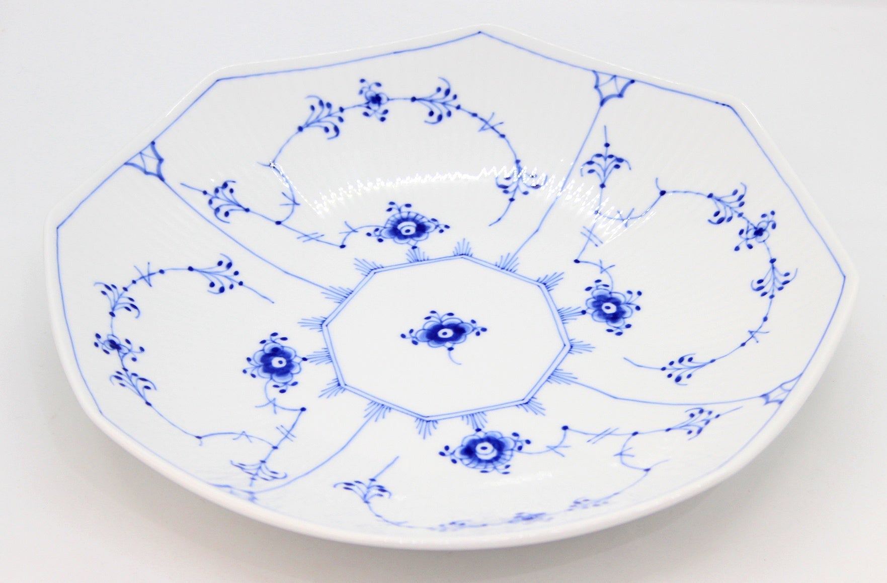 ROYAL COPENHAGEN(ロイヤルコペンハーゲン) ブルーフルーテッド プレイン アーチボウル 25cm 1020517 - 安心保証・業界最安値の販売 福助